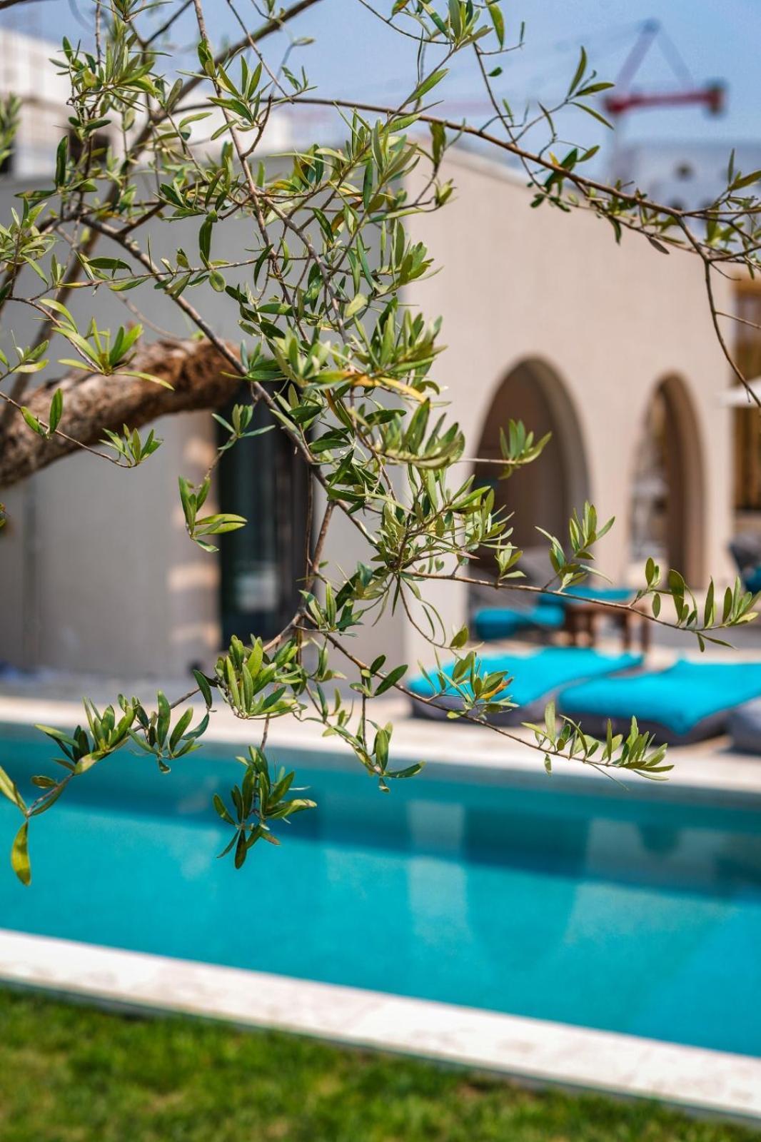Drymades Resort *